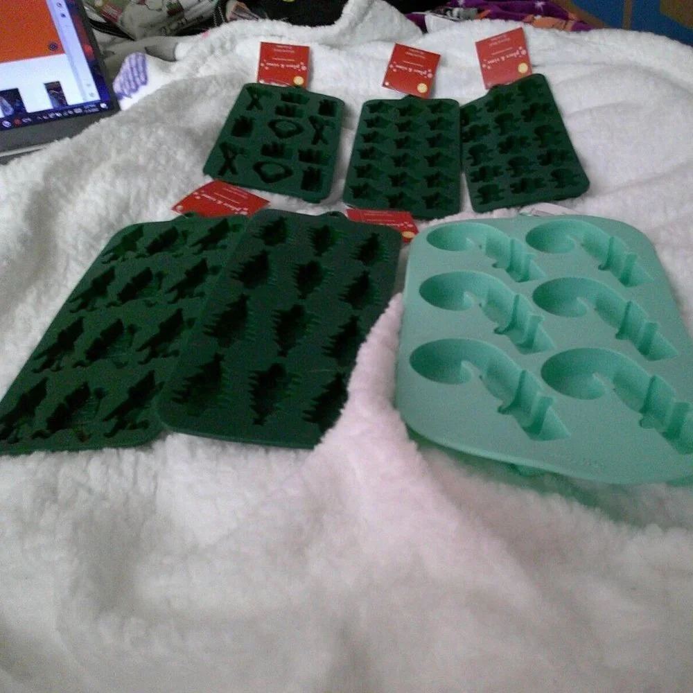 Wilton holiday Christmas Tree bundle of silicone bakeware New